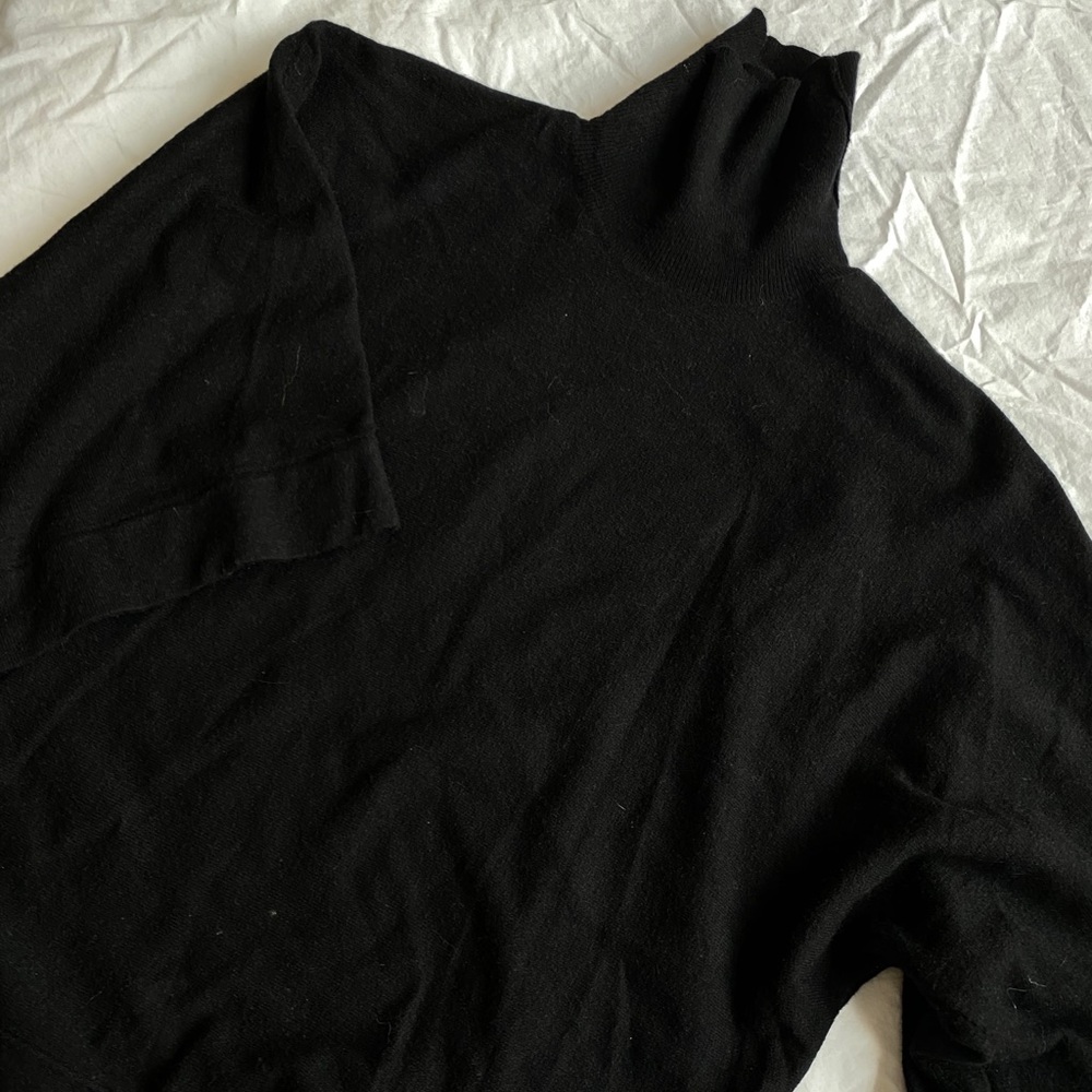 Short sleeved sweater turtleneck